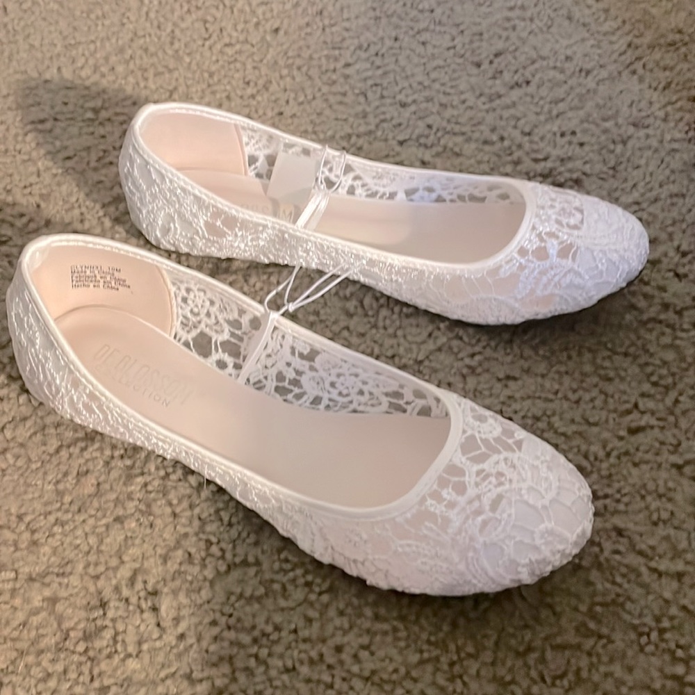 Womens size 10 white lace ballet flats (BRAND NEW w/tags)